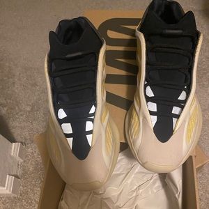 Yeezy 700 V3 in safflower